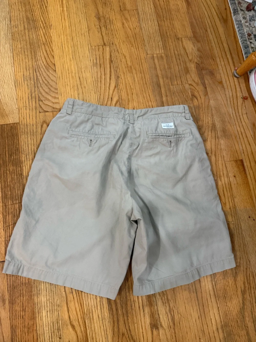 Vineyard Vines Tan Men’s Shorts size 32 9 inch inseam flat front classic preppy